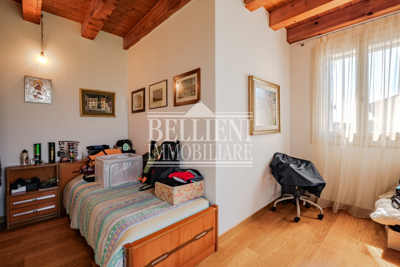 COSTABISSARA - Proponiamo in vendita straordinaria villa moderna situata nelle vicinanze di Costa...