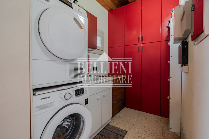 COSTABISSARA - Proponiamo in vendita straordinaria villa moderna situata nelle vicinanze di Costa...