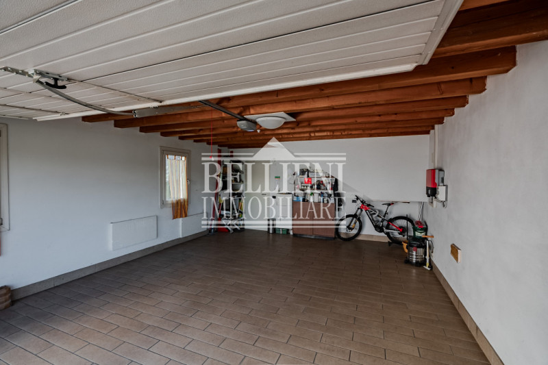 COSTABISSARA - Proponiamo in vendita straordinaria villa moderna situata nelle vicinanze di Costa...