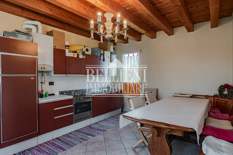 COSTABISSARA - Proponiamo in vendita straordinaria villa moderna situata nelle vicinanze di Costa...