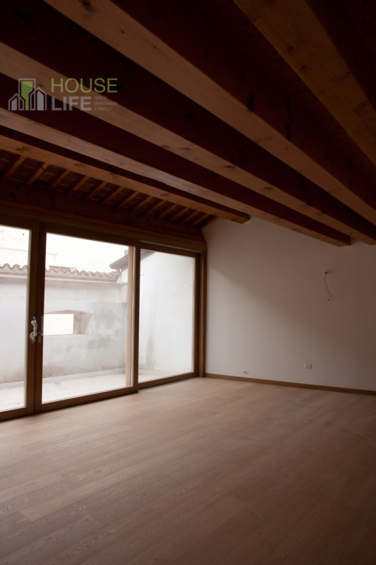 SCHIO-CENTRO: moderno BICAMERE DUPLEX con finiture di lusso, in signorile palazzo storico nel cen...