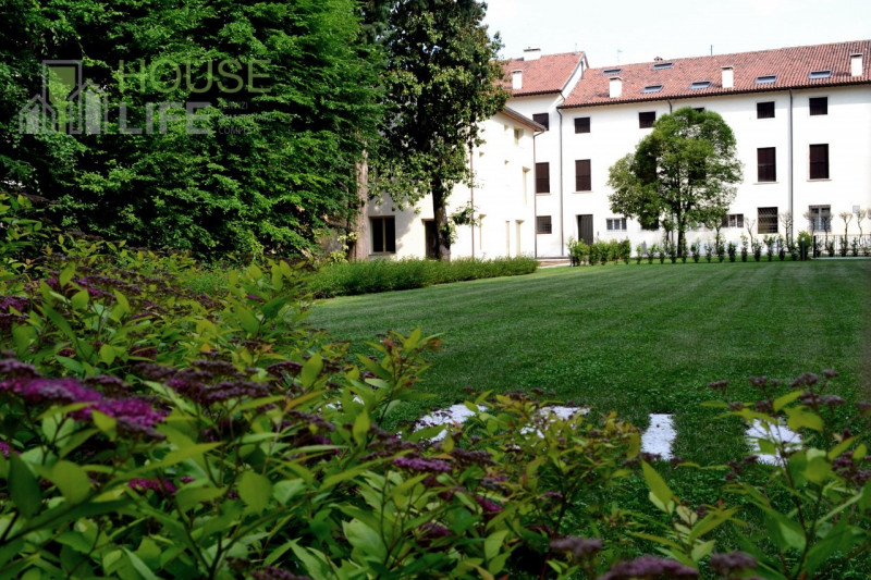 SCHIO-CENTRO: moderno BICAMERE DUPLEX con finiture di lusso, in signorile palazzo storico nel cen...