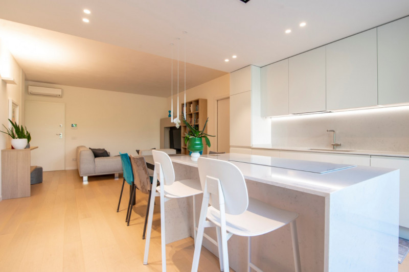 A Noventa Padovana, in contesto residenziale tranquillo e moderno, proponiamo in vendita accoglie...