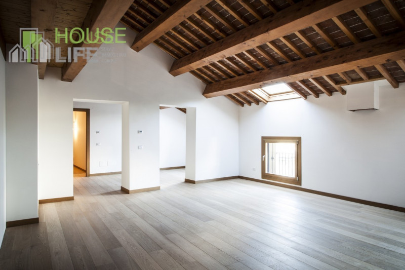 SCHIO-centro: moderno BICAMERE DUPLEX con finiture di lusso, in signorile palazzo storico nel cen...