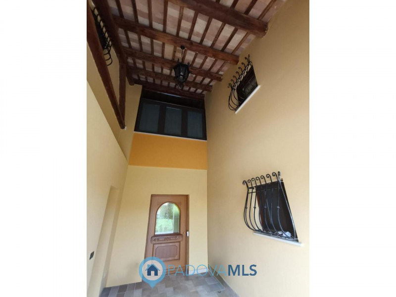Immobile in esclusiva al Gruppo Padova MLS
Casalserugo splendida porzione di rustico con spazi in...