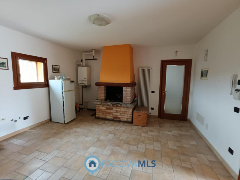 Immobile in esclusiva al Gruppo Padova MLS
Casalserugo splendida porzione di rustico con spazi in...