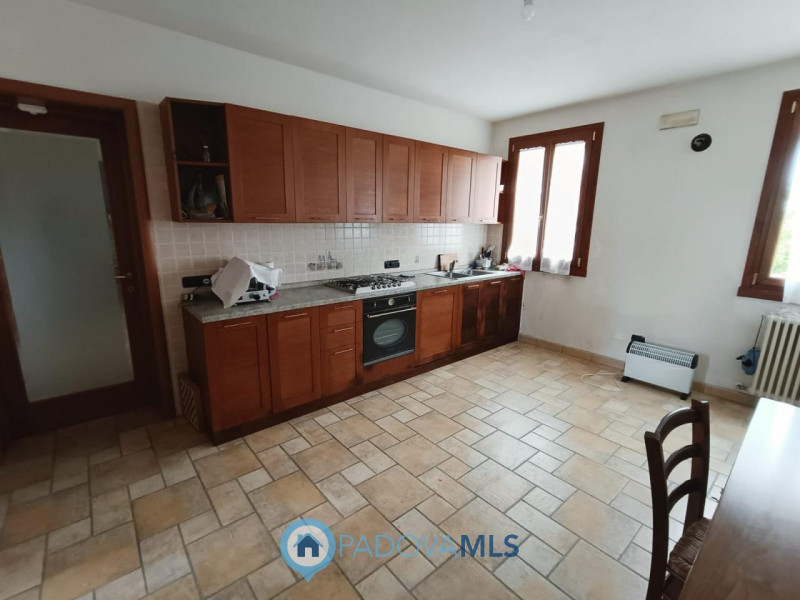 Immobile in esclusiva al Gruppo Padova MLS
Casalserugo splendida porzione di rustico con spazi in...