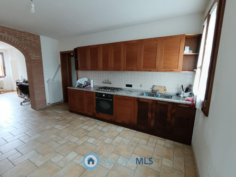 Immobile in esclusiva al Gruppo Padova MLS
Casalserugo splendida porzione di rustico con spazi in...