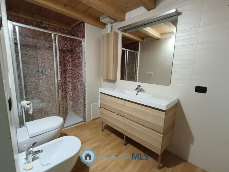 Immobile in esclusiva al Gruppo Padova MLS
Casalserugo splendida porzione di rustico con spazi in...