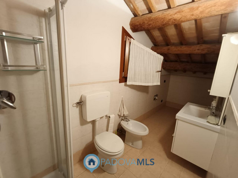 Immobile in esclusiva al Gruppo Padova MLS
Casalserugo splendida porzione di rustico con spazi in...