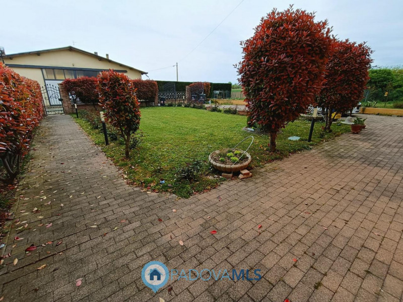 Immobile in esclusiva al Gruppo Padova MLS
Casalserugo splendida porzione di rustico con spazi in...