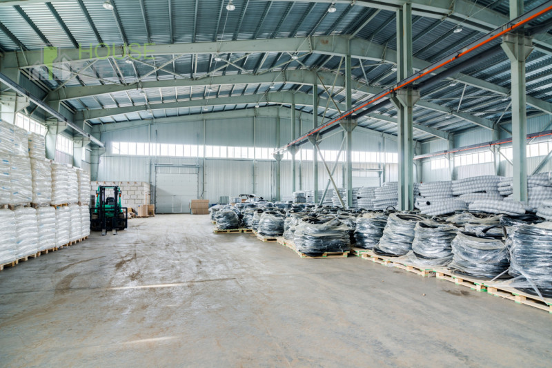 SCHIO/SANTORSO: CAPANNONE SINGOLO con ampia AREA ESTERNA EDIFICABILE. Lotto totale di 10.900mq, c...