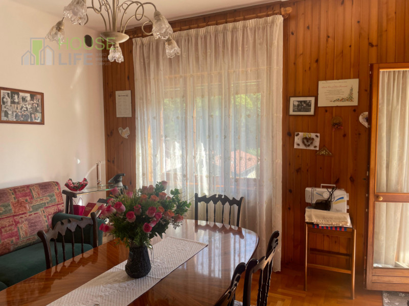 RECOARO TERME: APPARTAMENTO TRICAMERE al secondo piano in contesto di sole tre unità, completo di...