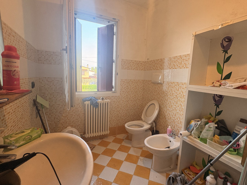 Situata nel cuore della suggestiva comune di Santa Maria di Sala, questa affascinante bifamiliare...