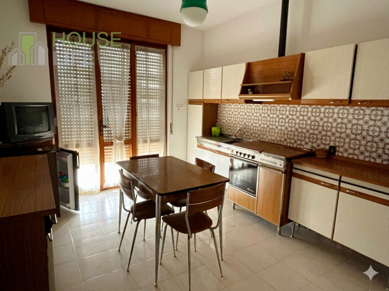 MALO - CENTRO: CASA A SCHIERA da RISTRUTTURARE 315mq con possibilità di ampliamento di 700m. EURO...