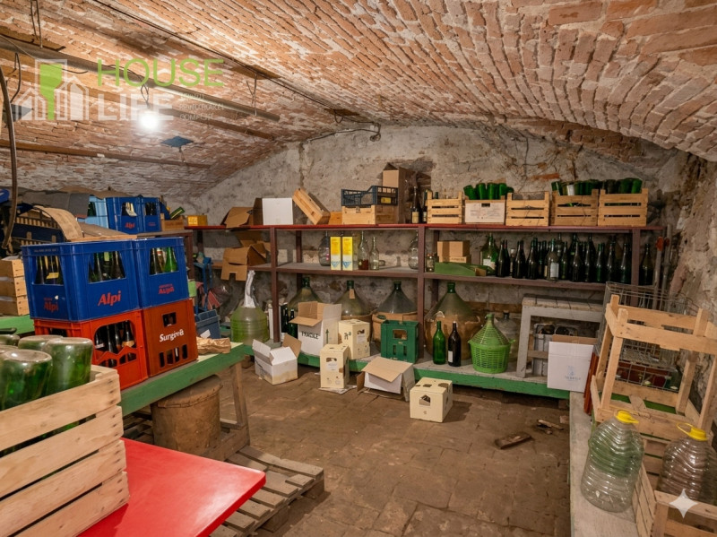 MALO - CENTRO: CASA A SCHIERA da RISTRUTTURARE 315mq con possibilità di ampliamento di 700m. EURO...