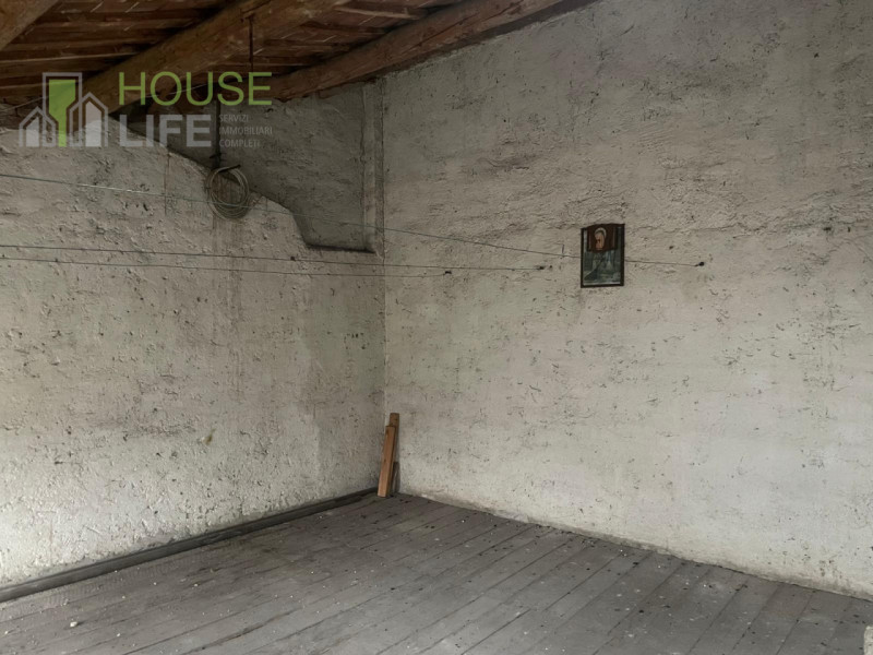 MALO - CENTRO: CASA A SCHIERA da RISTRUTTURARE 315mq con possibilità di ampliamento di 700m. EURO...