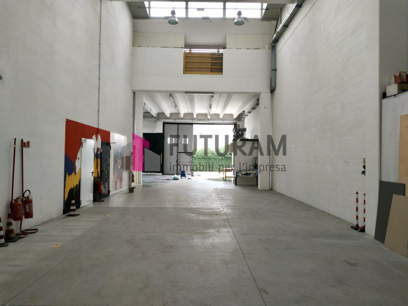 RIF: 154NM - CADONEGHE (PD) - PER INFO 0444/310220


Propongo in affitto un capannone di 440 mq i...