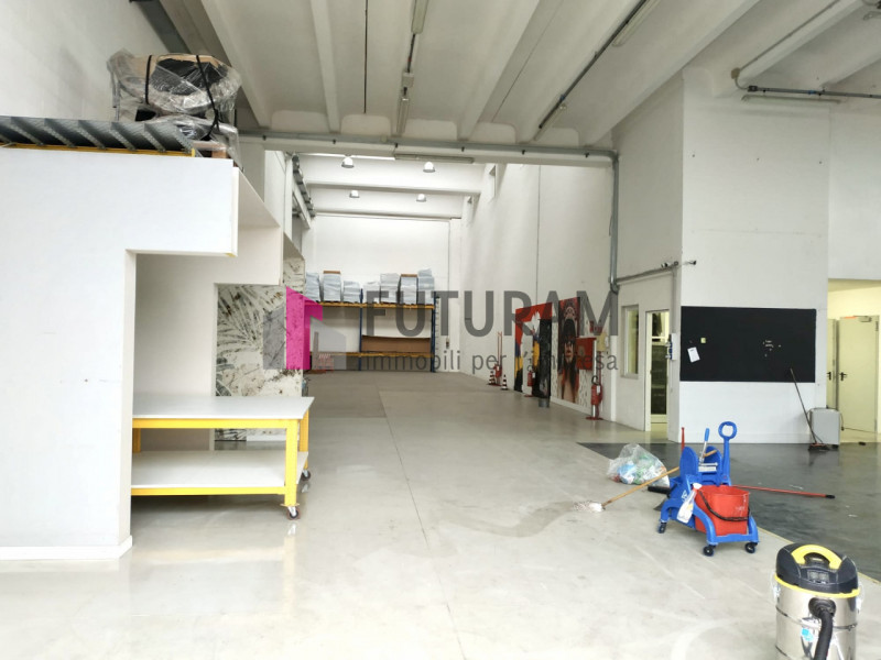 RIF: 154NM - CADONEGHE (PD) - PER INFO 0444/310220


Propongo in affitto un capannone di 440 mq i...