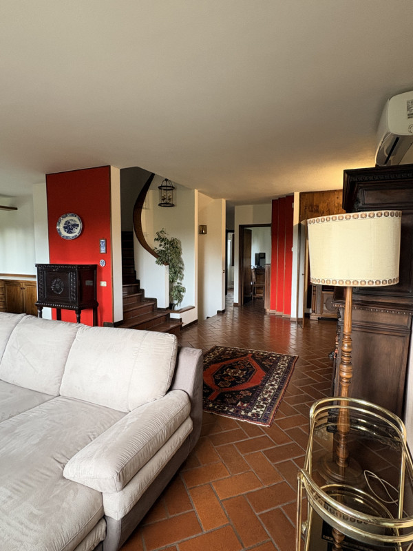 CADONEGHE - IN OTTIMA POSIZIONE , COMODA A TUTTI I SERVIZI , AFFITTASI , SOLO REFERENZIATI , VILL...