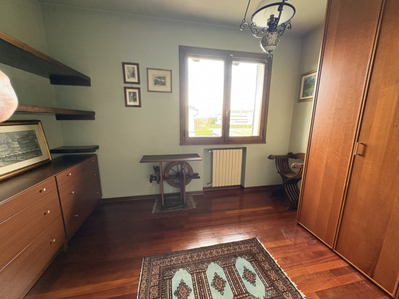 CADONEGHE - IN OTTIMA POSIZIONE , COMODA A TUTTI I SERVIZI , AFFITTASI , SOLO REFERENZIATI , VILL...