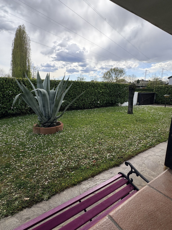 CADONEGHE - IN OTTIMA POSIZIONE , COMODA A TUTTI I SERVIZI , AFFITTASI , SOLO REFERENZIATI , VILL...