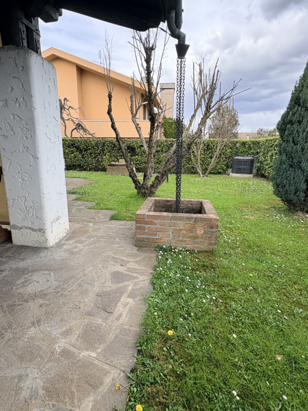 CADONEGHE - IN OTTIMA POSIZIONE , COMODA A TUTTI I SERVIZI , AFFITTASI , SOLO REFERENZIATI , VILL...