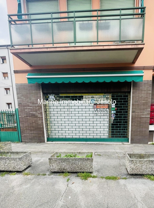 Scoprite un'opportunità unica per investire nel cuore del quartiere Santa Bertilla a Vicenza! Pro...