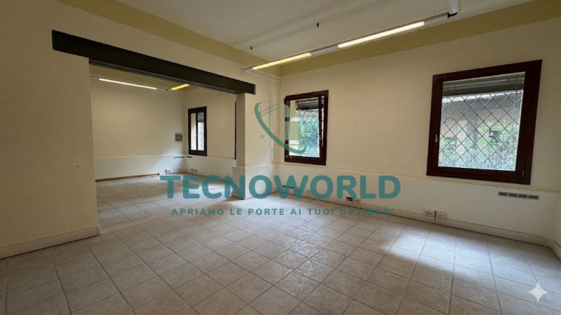 Scopri un'opportunità unica per investire nella tua attività con questo splendido ufficio situato...