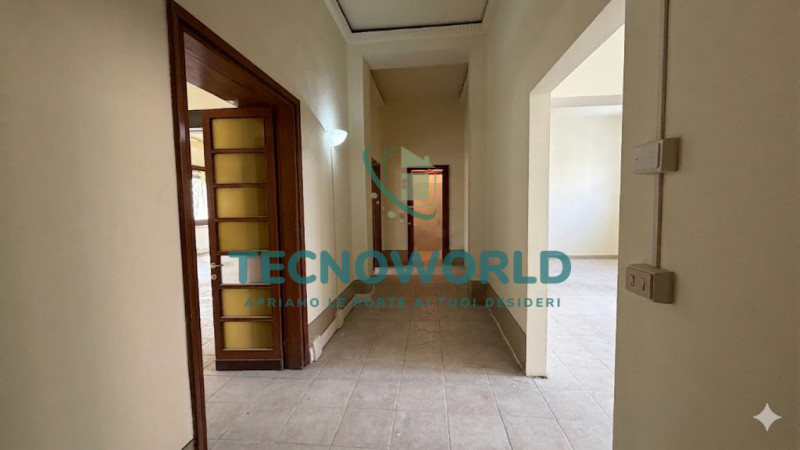 Scopri un'opportunità unica per investire nella tua attività con questo splendido ufficio situato...