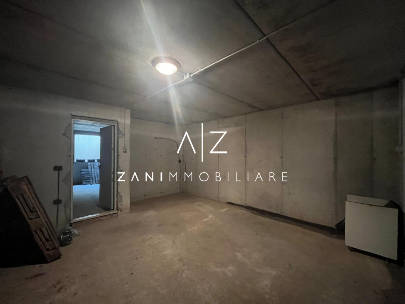 Scopri questa porzione di testa di casa a schiera, situata nel cuore di San Martino di Lupari. Co...