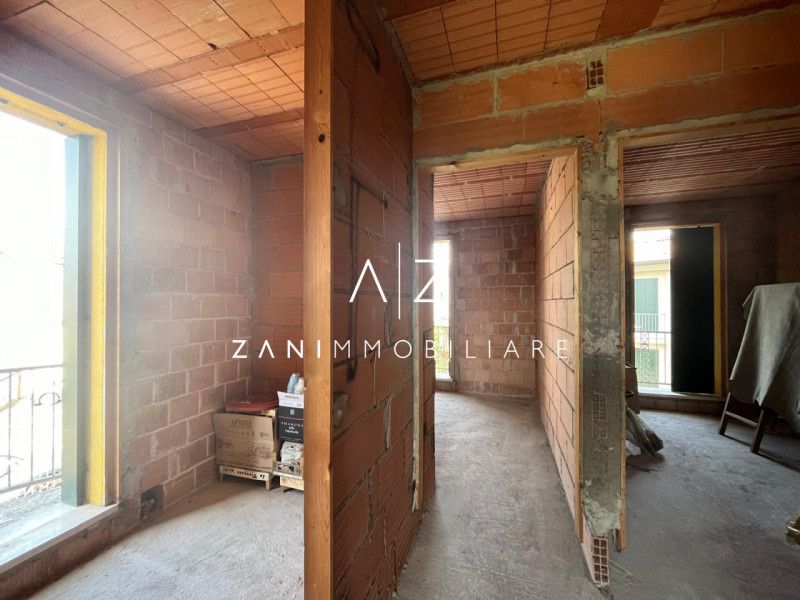 Scopri questa porzione di testa di casa a schiera, situata nel cuore di San Martino di Lupari. Co...