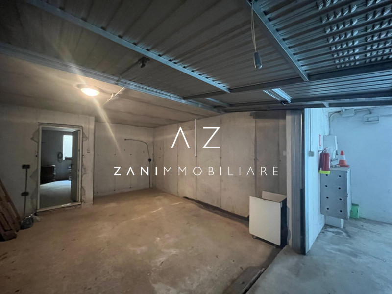 Scopri questa porzione di testa di casa a schiera, situata nel cuore di San Martino di Lupari. Co...