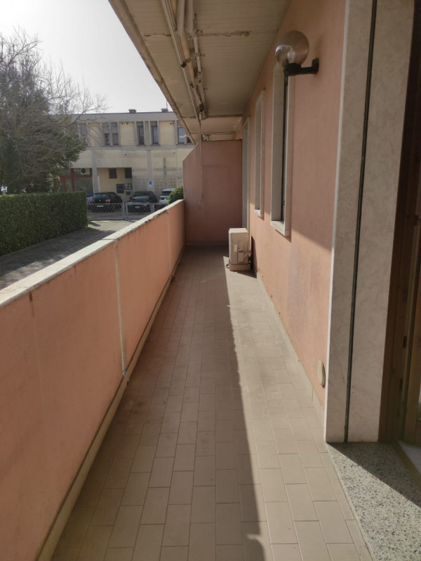 In una delle zone più richieste di Sarmeola di Rubano, comoda a tutti i principali servizi, propo...