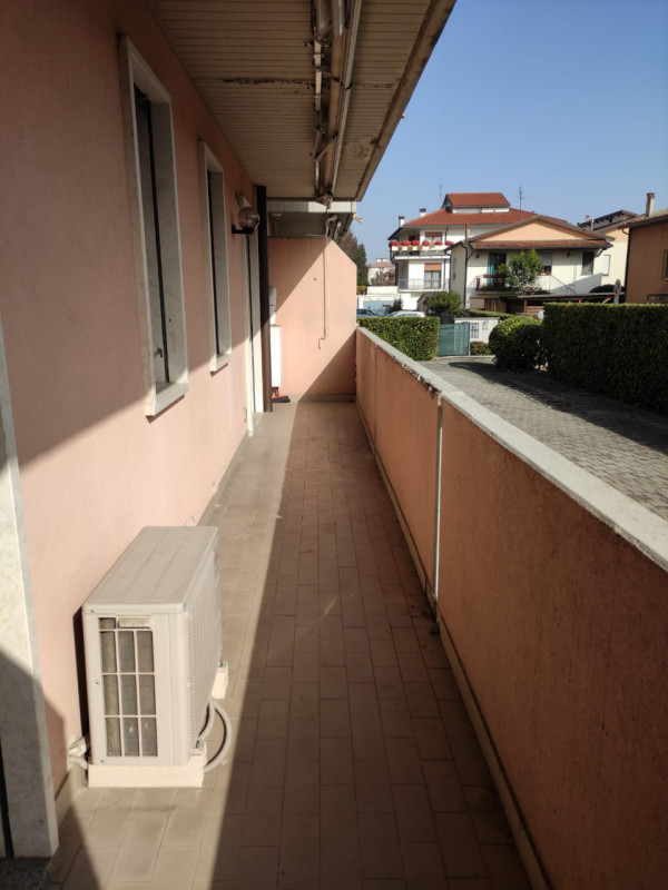 In una delle zone più richieste di Sarmeola di Rubano, comoda a tutti i principali servizi, propo...