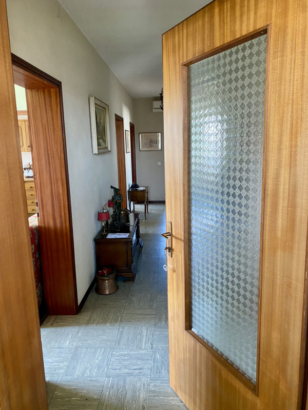 Nella frazione di Treville proponiamo in vendita un appartamento dalle generose metrature, 120 mq...