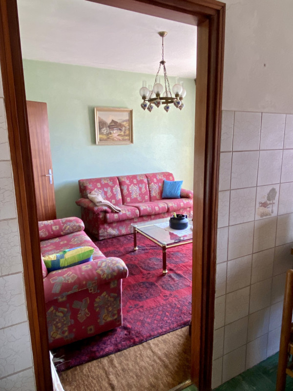 Nella frazione di Treville proponiamo in vendita un appartamento dalle generose metrature, 120 mq...