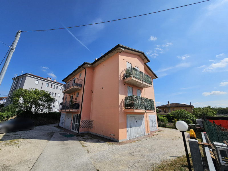 Proponiamo in vendita a Este, appartamento bilocale ideale come soluzione d’investimento. L’immob...