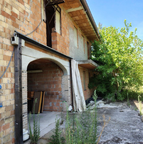 Rif. A.A.09-241

Vendita all'asta - compendio immobiliare in data 09 giugno 2026

Descrizione: tr...