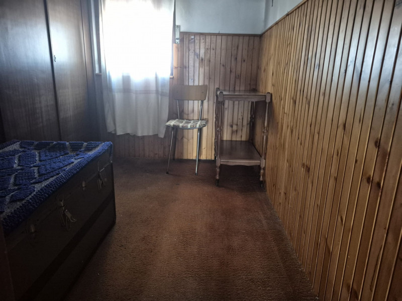 A pochi passi dal centro di Tezze sul Brenta, in una tranquilla palazzina trifamiliare sovrappost...