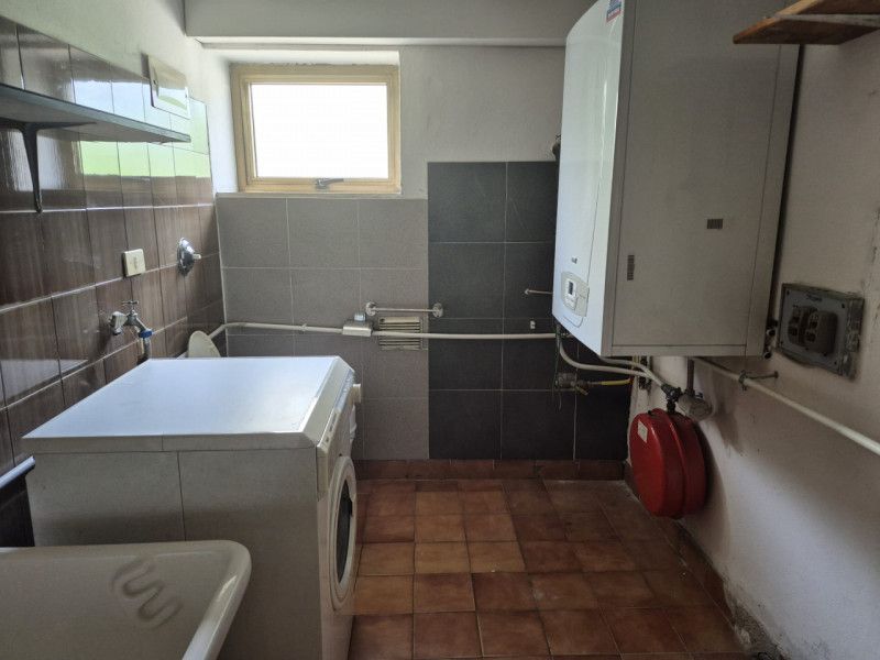 A pochi passi dal centro di Tezze sul Brenta, in una tranquilla palazzina trifamiliare sovrappost...