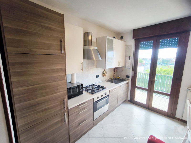 Zona monta' - vendesi appartamento trilocale al piano primo con ascensore.

L'appartamento si tro...