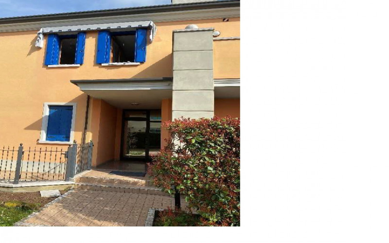 Rif. A.A.221-23

Vendita all'asta - Appartamento al piano terra in data 27 maggio 2026 

Descrizi...