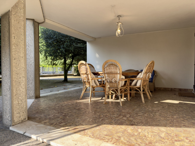 In posizione centrale e comoda a tutti i principali servizi, proponiamo villa singola inserita in...