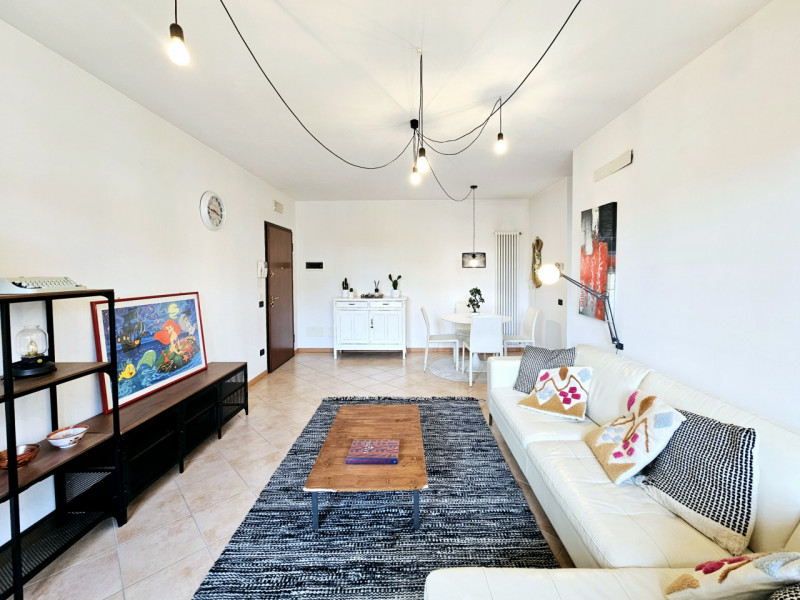 Proponiamo in vendita un bellissimo appartamento al piano rialzato, situato a Sant'Elena (localit...