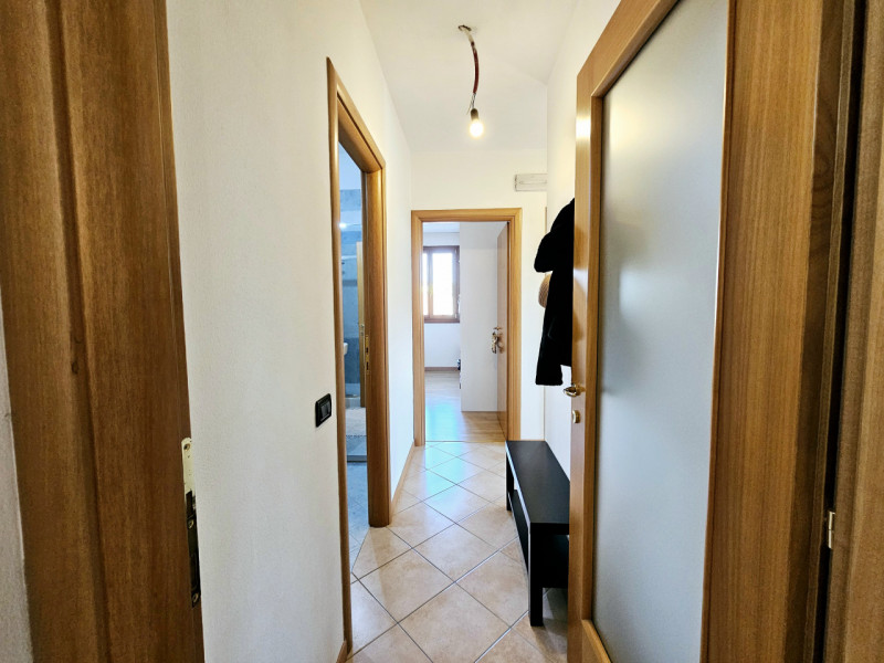 Proponiamo in vendita un bellissimo appartamento al piano rialzato, situato a Sant'Elena (localit...