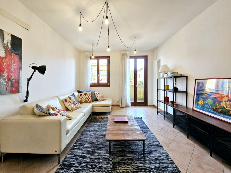 Proponiamo in vendita un bellissimo appartamento al piano rialzato, situato a Sant'Elena (localit...