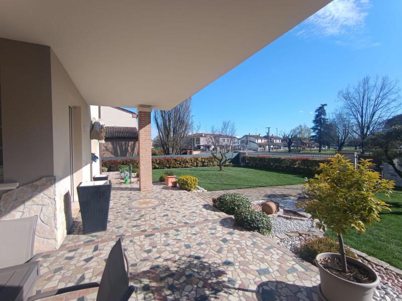 Roveredo di Guà – Loc. Cicogna  
Casa singola su lotto di 700 mq circa, in condizioni ottime.

Pr...