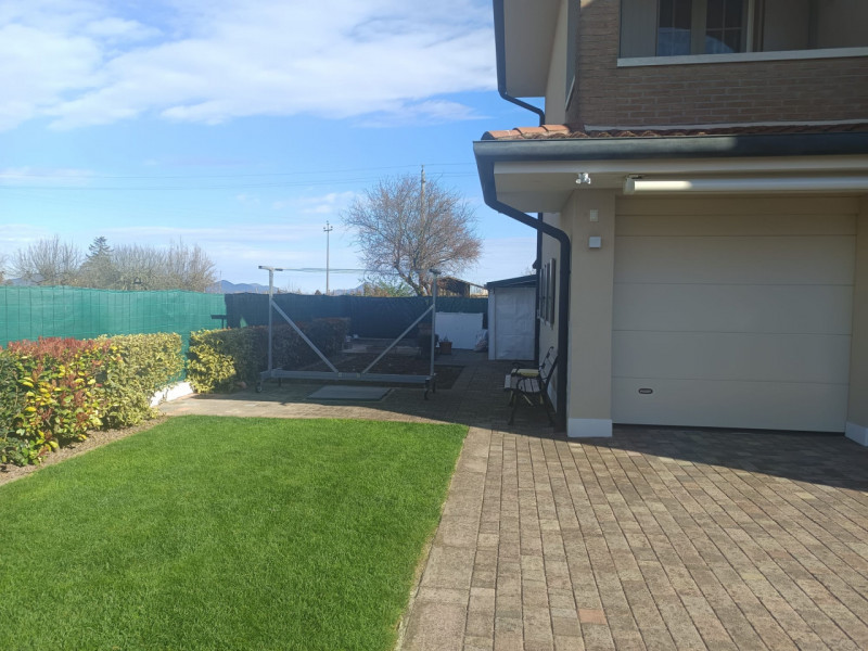 Roveredo di Guà – Loc. Cicogna  
Casa singola su lotto di 700 mq circa, in condizioni ottime.

Pr...