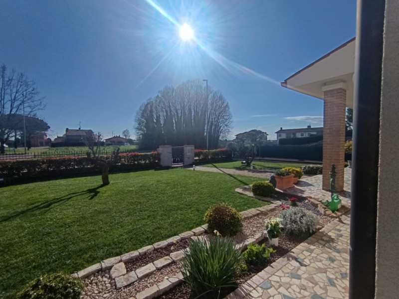 Roveredo di Guà – Loc. Cicogna  
Casa singola su lotto di 700 mq circa, in condizioni ottime.

Pr...